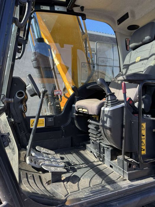 Гусеничний екскаватор JCB JS130LC, 2017