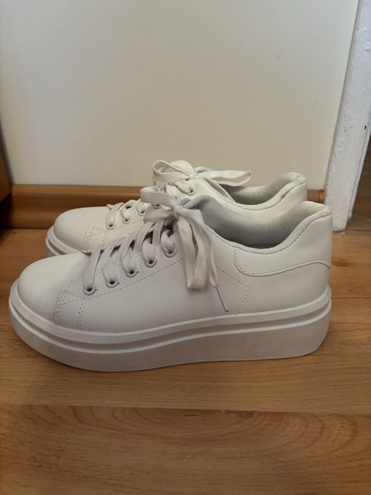 Białe buty damskie adidasy