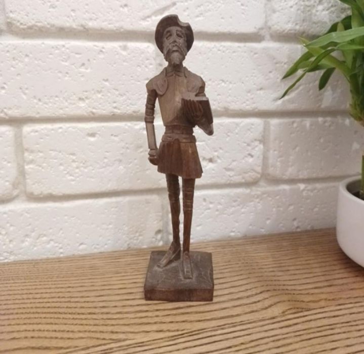 Антикварная деревянная фигурка Дон Кихота.