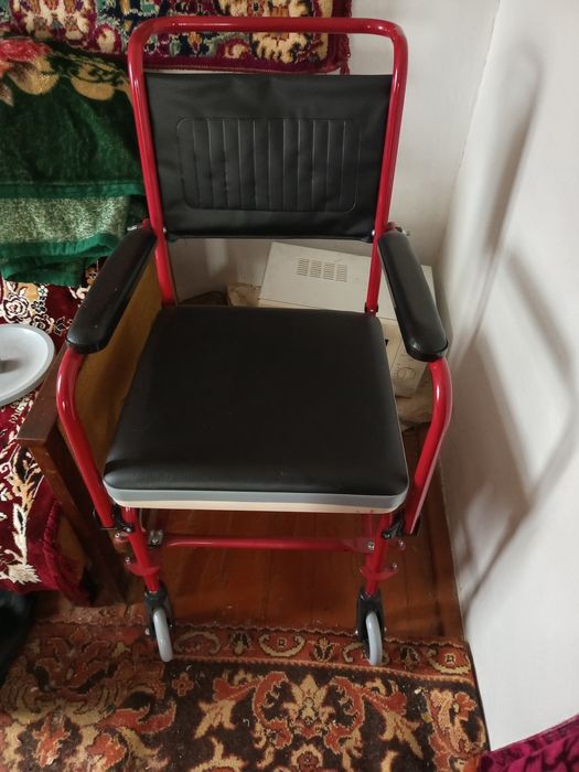 Інвалідна коляска.Продаю.Ціна 15000 грн.