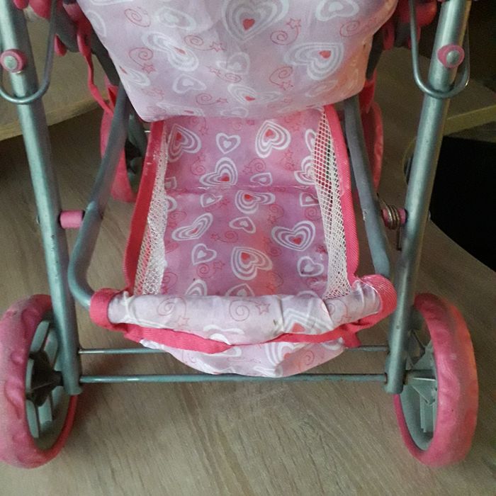 Коляска детская, игрушка.