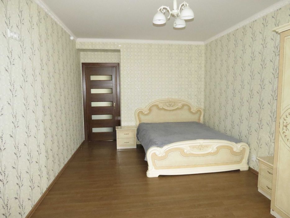 Квартира 4 кімнати на 8 людей( 4 окремо) погодинно подобово Порт сіті Автостанція Там Там McDonald's