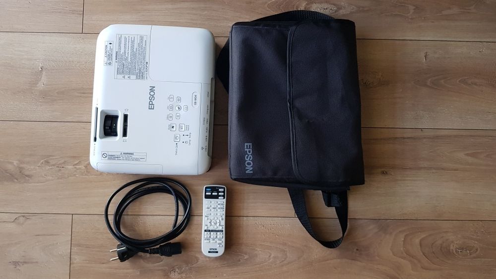 Projektora LCD Epson EB- W04 / świetna jakość / niski przebieg