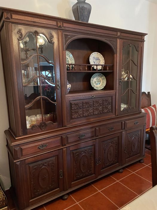 Mobília de sala de jantar estilo séc. XVII