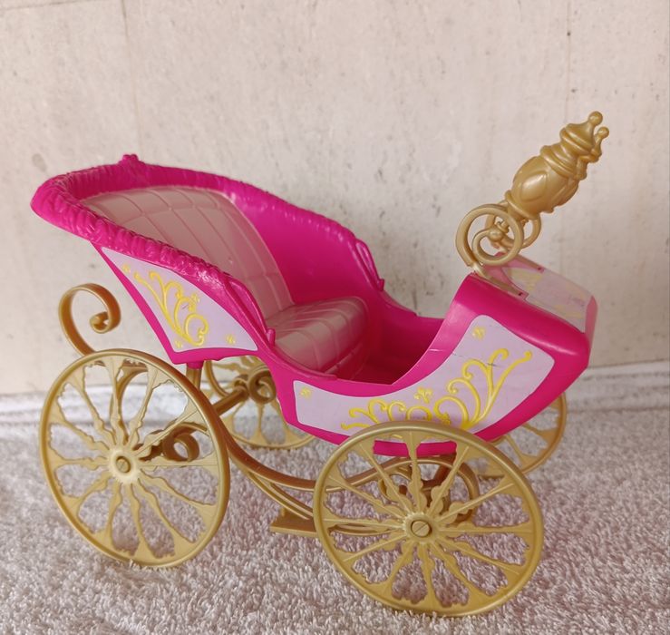 Brinquedo carroça e cavalo disney