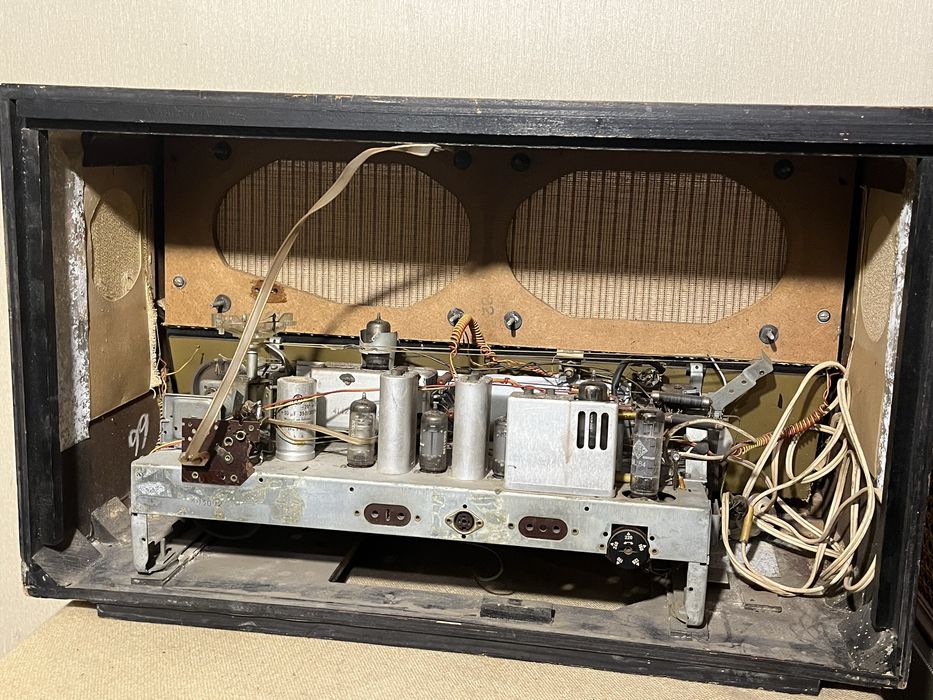 Немецкий ламповый радиоприемник TELEFUNKEN/ AEG 7078 (без динамиков)