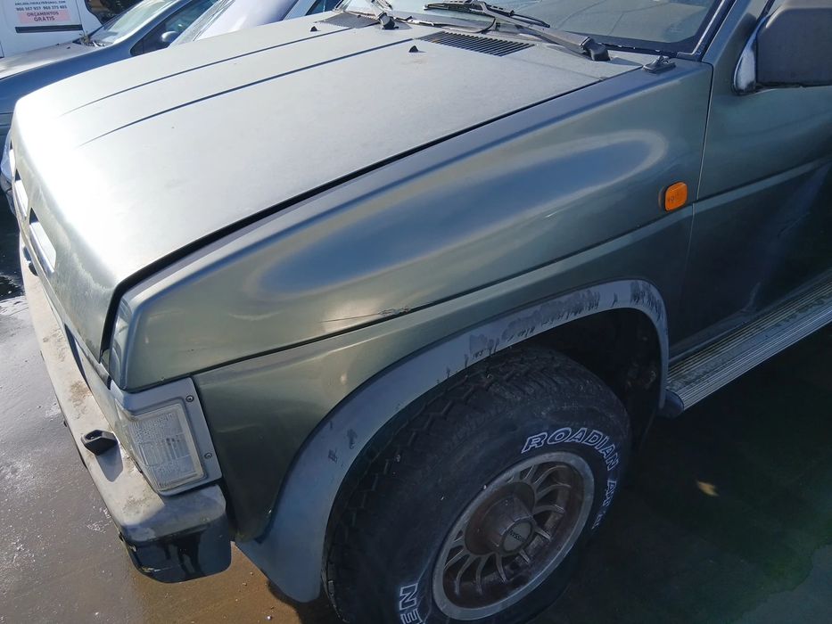 Guarda-lamas esquerdo NISSAN Terrano I (WD21)