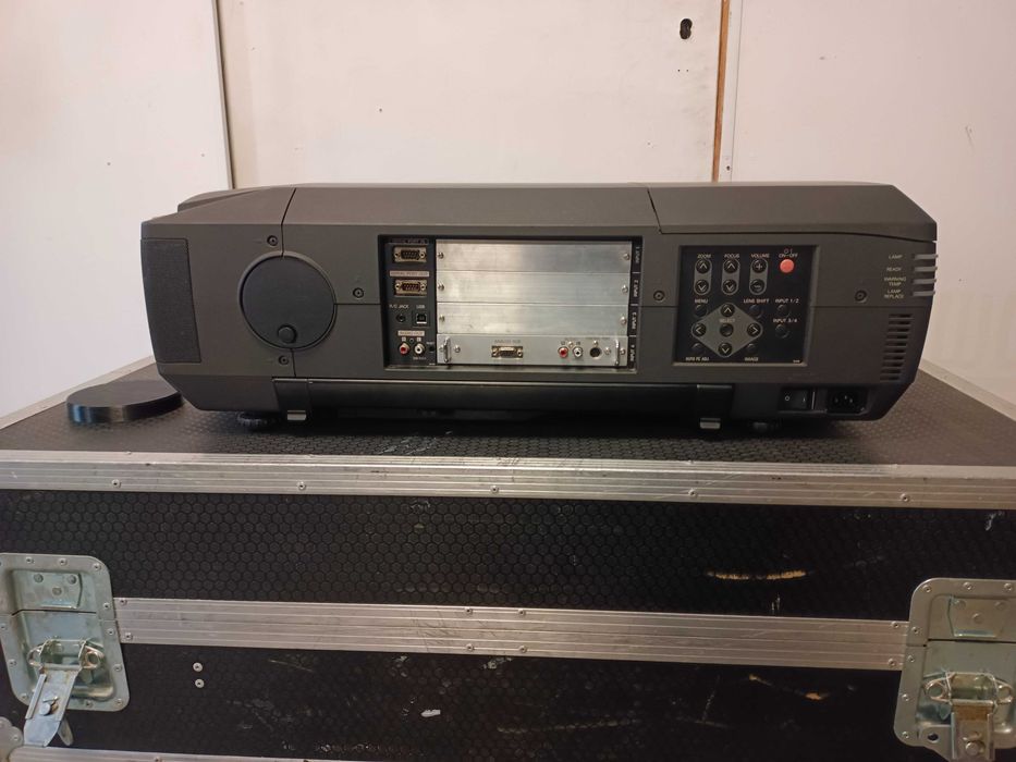 Projektor Christie LX100 (Sanyo XF45). Mapping Eventy Kino plenerowe