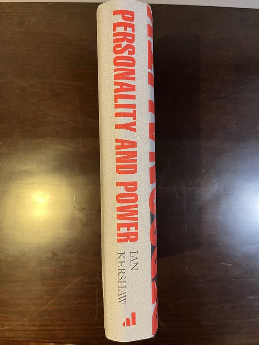 O livro “Personalidade e Poder” por Ian Kershaw em inglês