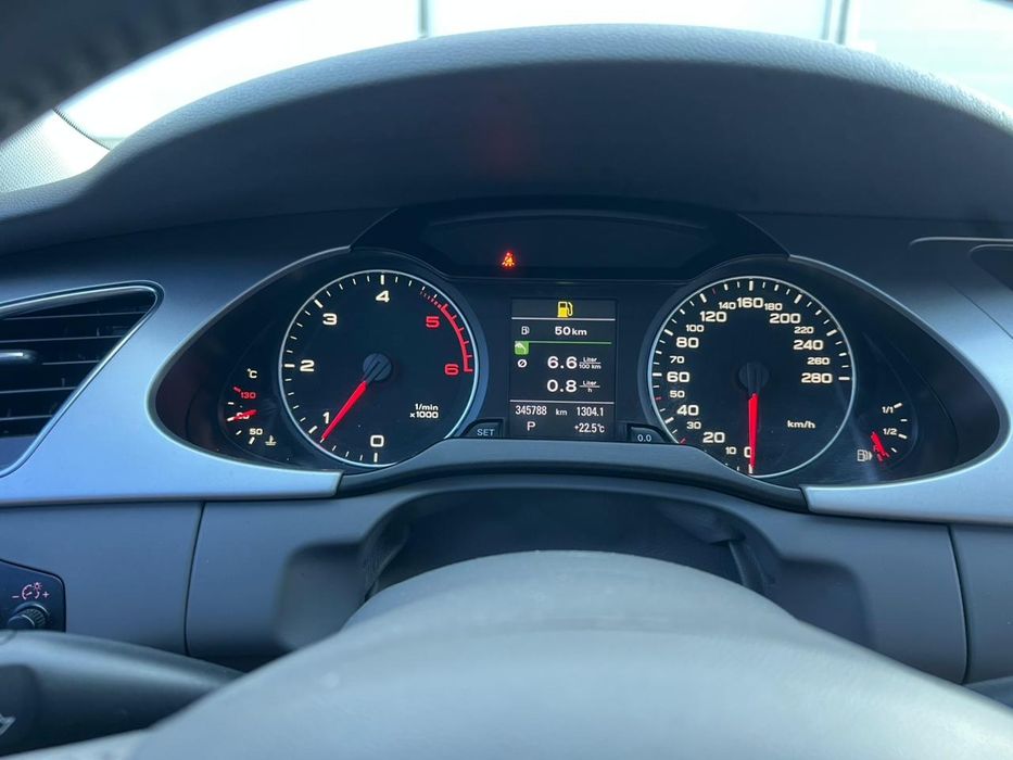 Audi A4 B8 2.0tdi автомат