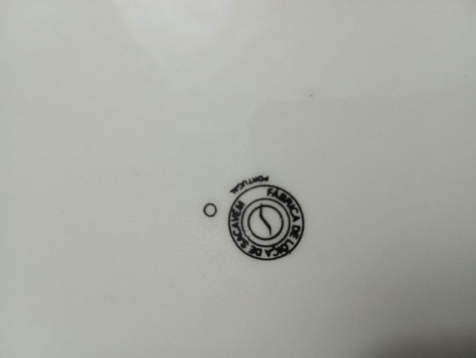 Pratos antigos da fábrica de Sacavém