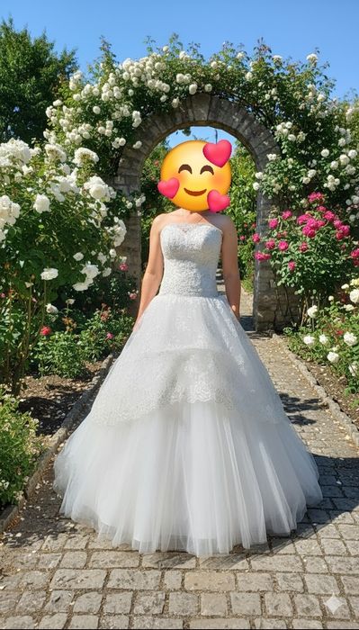 Обемяю свадебное платье, одевалось один раз.