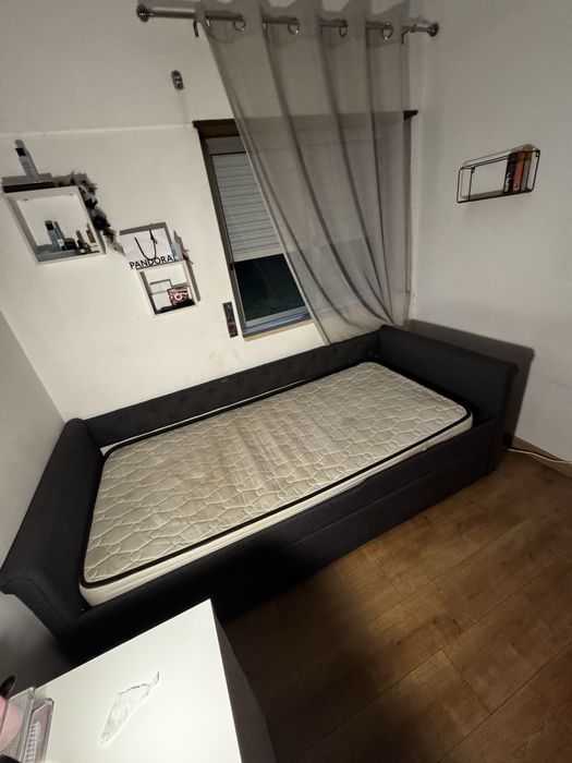 Cama Belliani de solteiro usada mas como nova