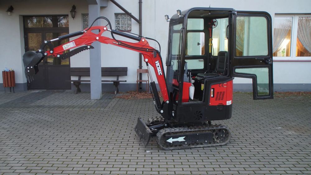Mini koparka VICSEC VC13C-R 1300 – fabrycznie nowa, silnik 13,5 KM * Pazur mechaniczny * Dodatkowa sekcja hydrauliczna * Kabina * Oświetlenie LED * Ostatnie sztuki *** SUPER MOCNA ***  Mini koparka VICSEC VC13C-R 1300 – fabrycznie nowa, silnik 13,5 KM