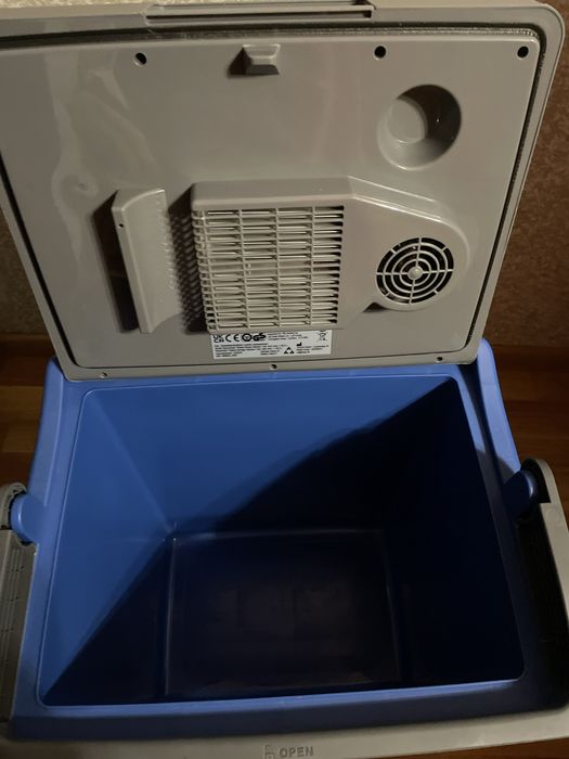 Автомобільний холодильник