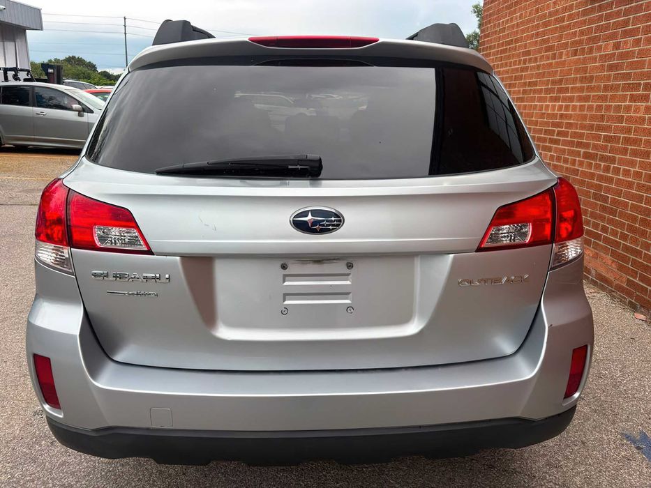 Subaru Outback 2.5i Limited      2013