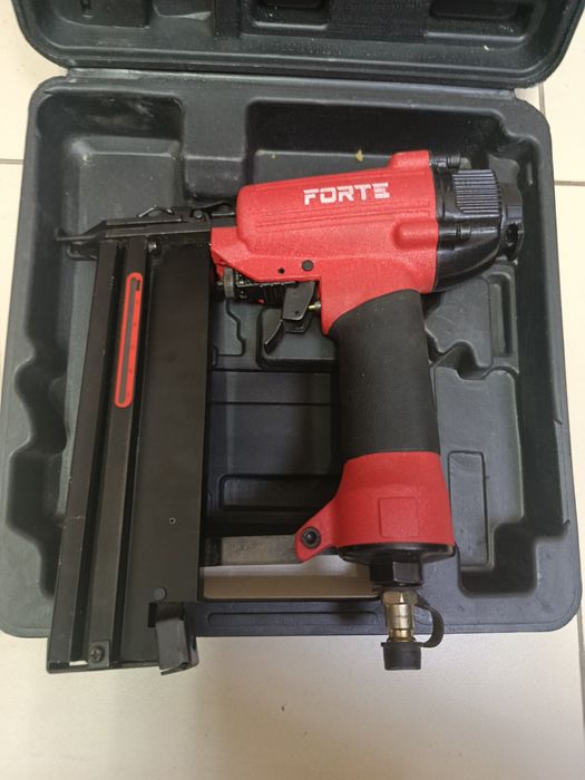 Продам пневматический пистолет для гвоздей Forte