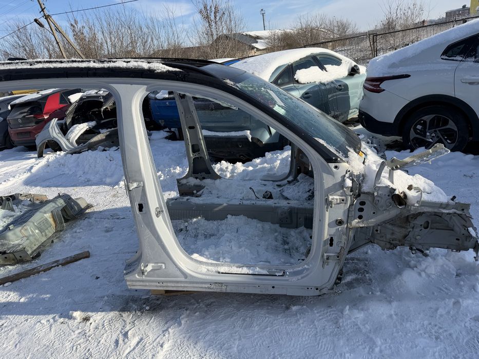 Кузовні частини volvo xc40 recharge