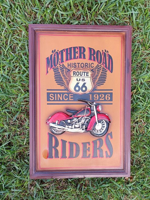 Belíssimo quadro vintage " ROUTE 66" todo em madeira com relevo, medid