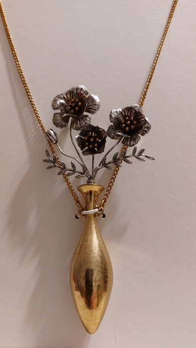 Metalowy naszyjnik z kwiatami Zara
