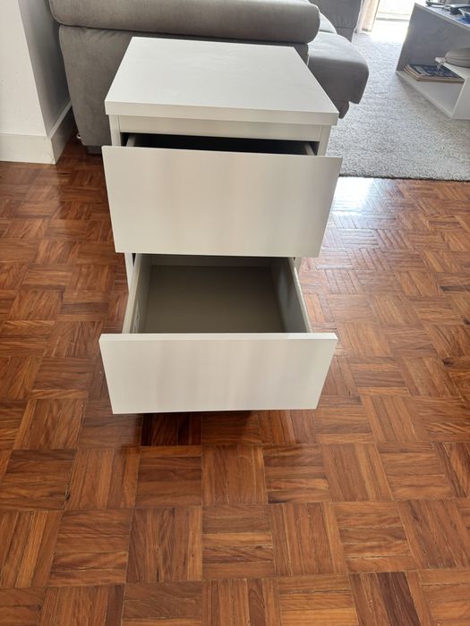 2 Mesas de cabeceira