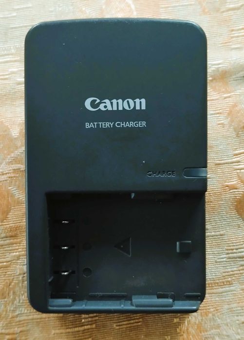 Зарядні пристрої Canon