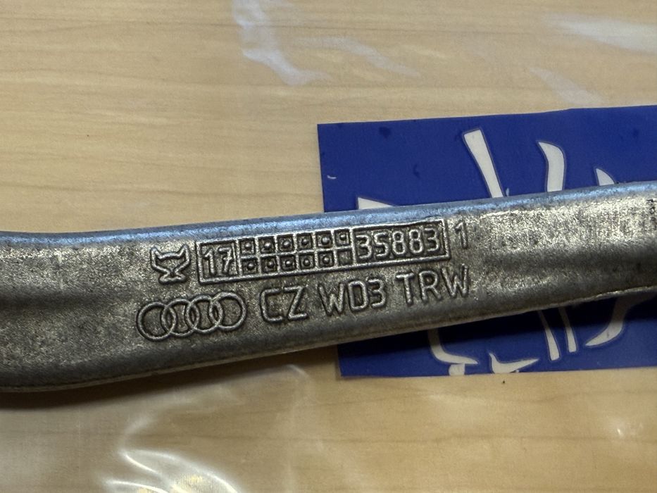 Рячаг на макан macan - верхний правый - восстановленный 8K0407509P TRW