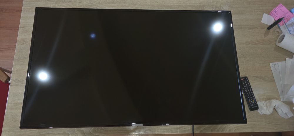 Samsung UE43NU7092U 43" 4K Smart TV у відмінному стані + кріплення