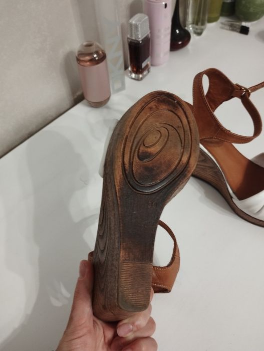 Босоножки женские кожаные