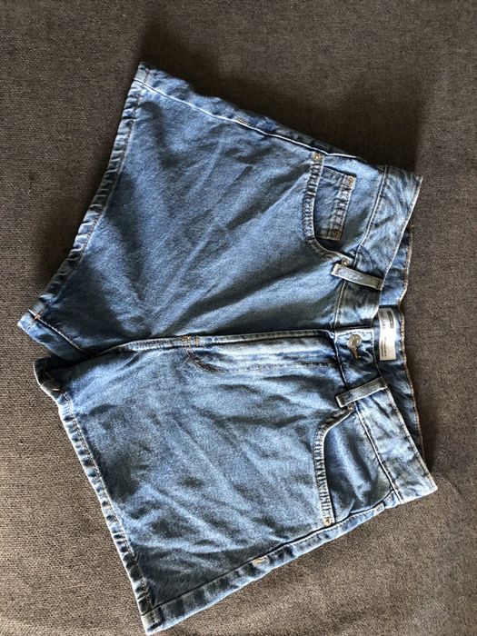 Жіночі шорти Bershka