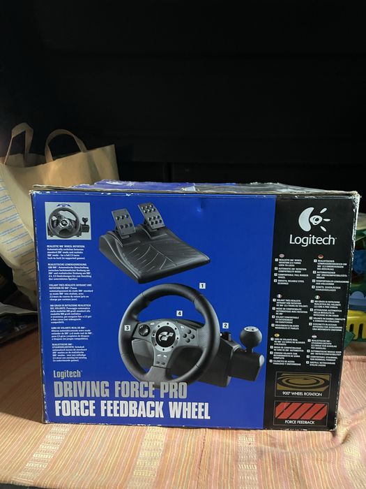 Volante e pedais logitech Driving force pro