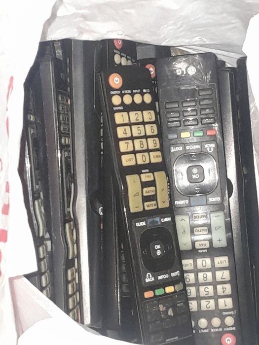 Vendo diversos comandos LG. 4€ cada