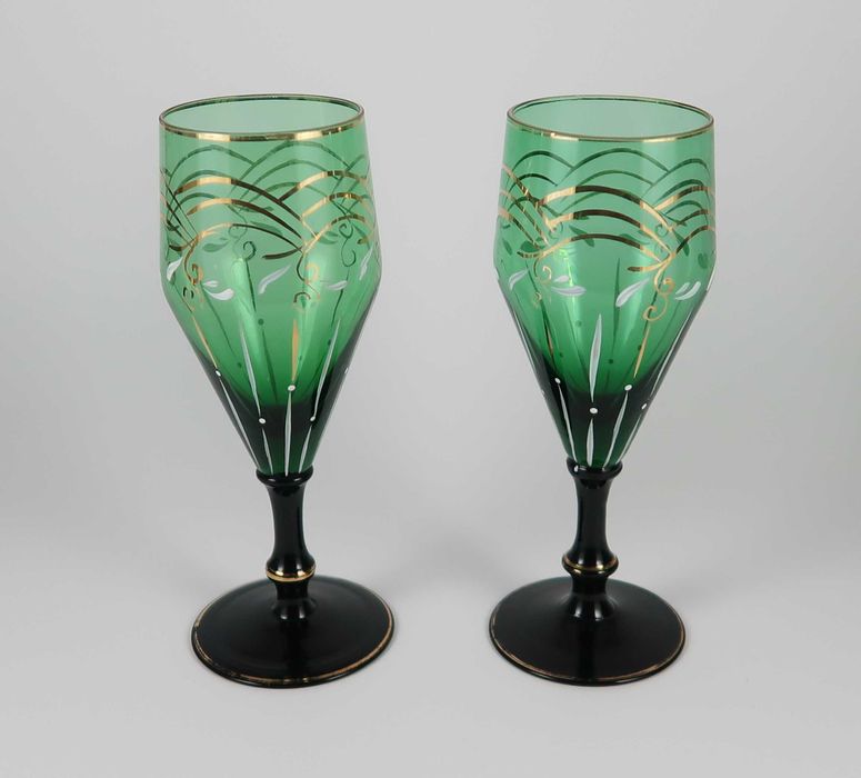 Conjunto decorativo em vidro verde antigo