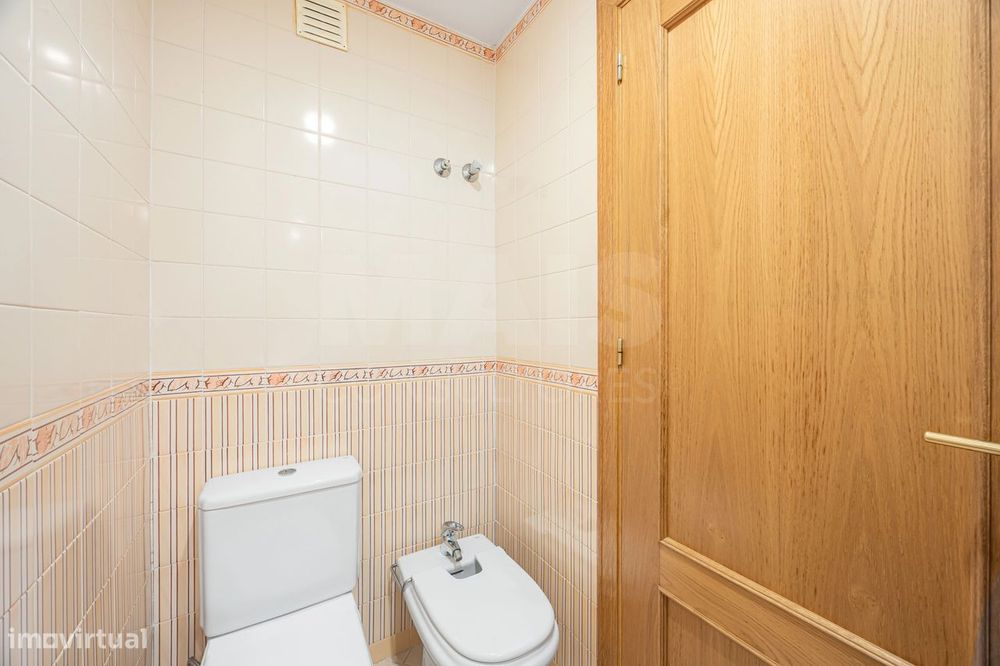 Apartamento T3 no Centro do Carregado | Parqueamento e Arrecadação