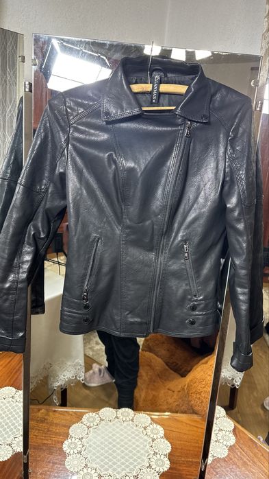 Продам жіночу куртку шкірзамінник