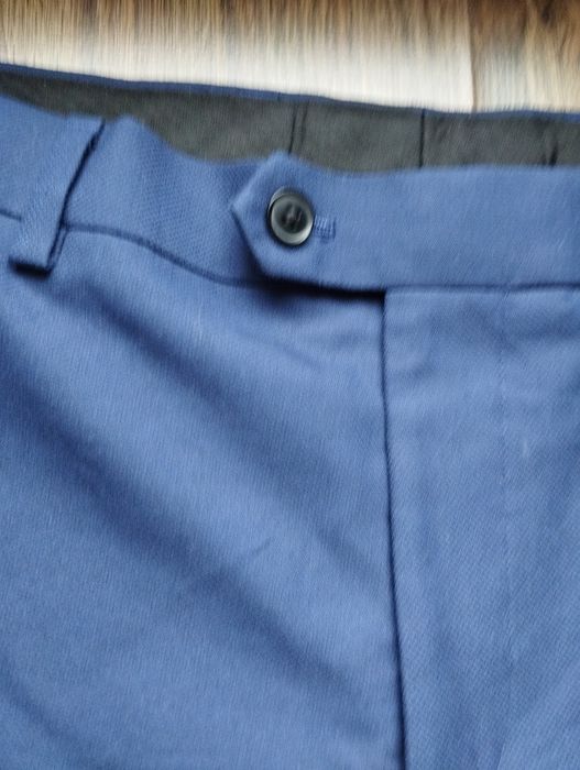 Lekkie eleganckie spodnie w kant slim fit rozm S