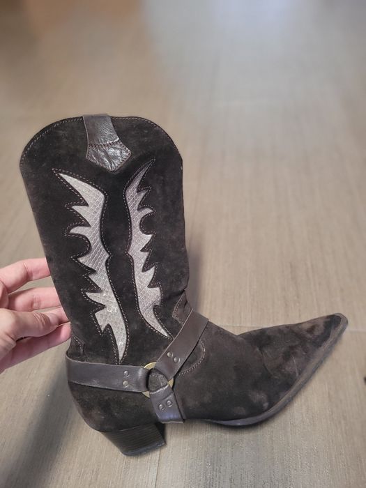 Botas em camurça