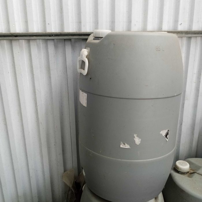 Bidões com 65L..