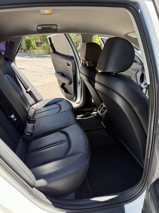 Продаю Kia k5 2.0 газ