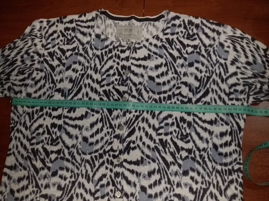 Продаю женскую шерстяную кофту, б/у, но в  хорошем состоянии.