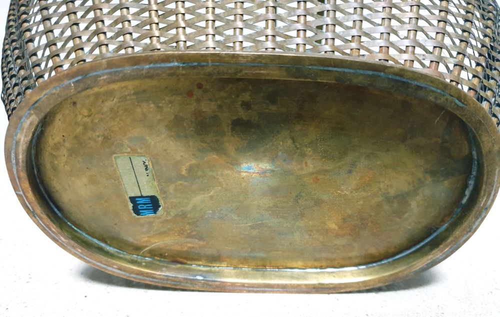 Fantástico grande antigo cesto em latão