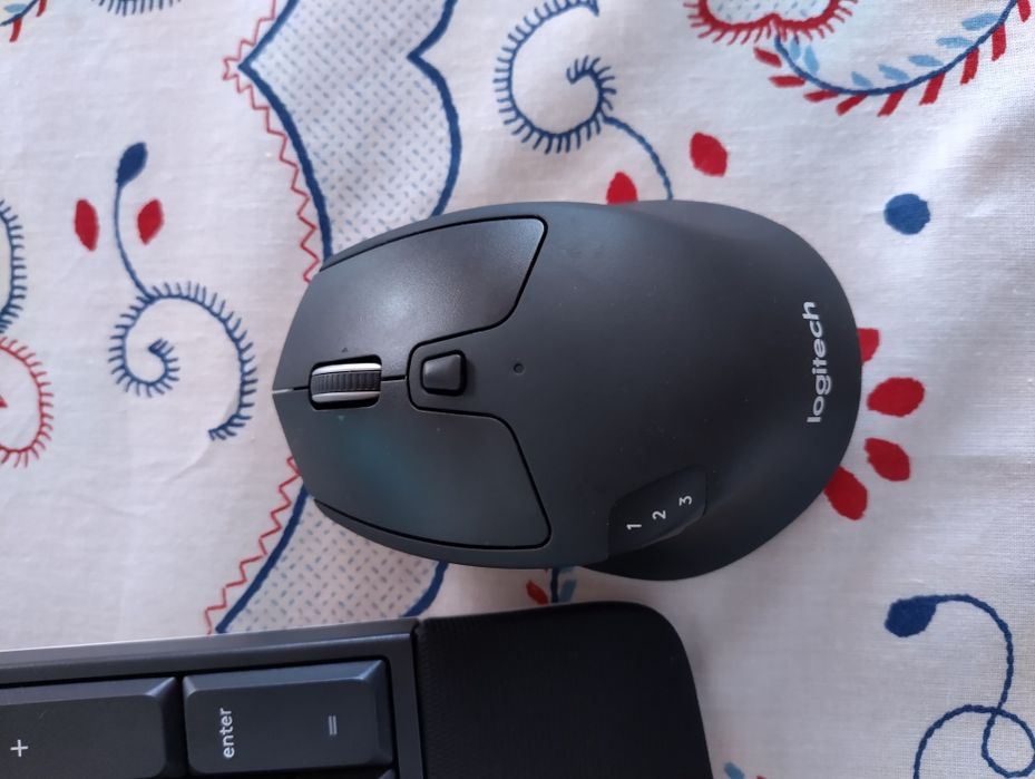teclado + rato Logitech k850 bluetooth