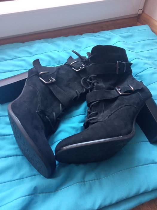 Kozaczki czarne ,krotkie