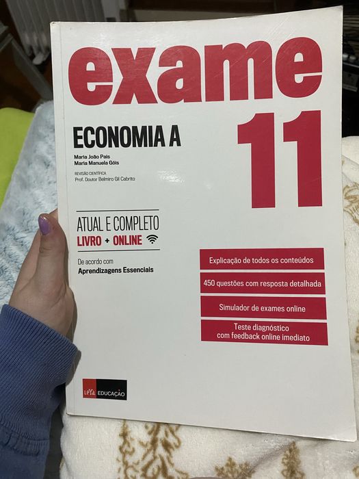 Livro de estudo para exame de economia 11° ano