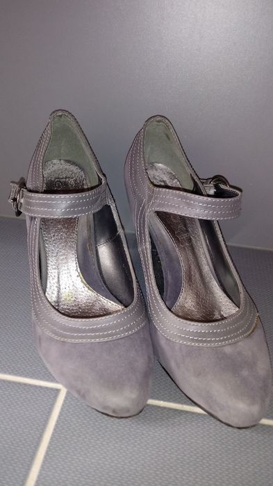 Buty szare 38 na obcasie