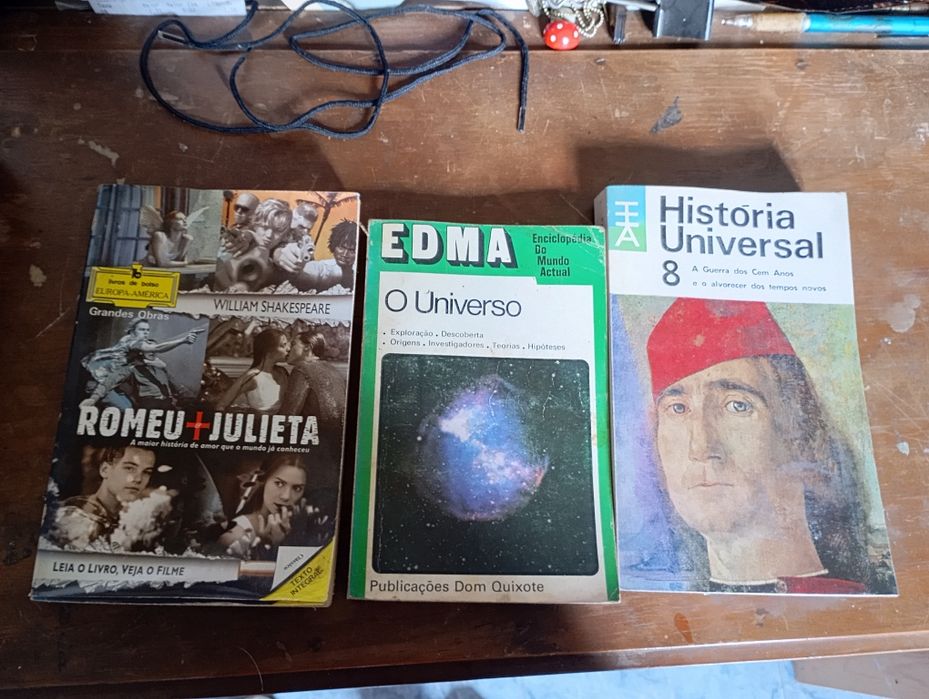 Livros  antigosem bom estado de conservação