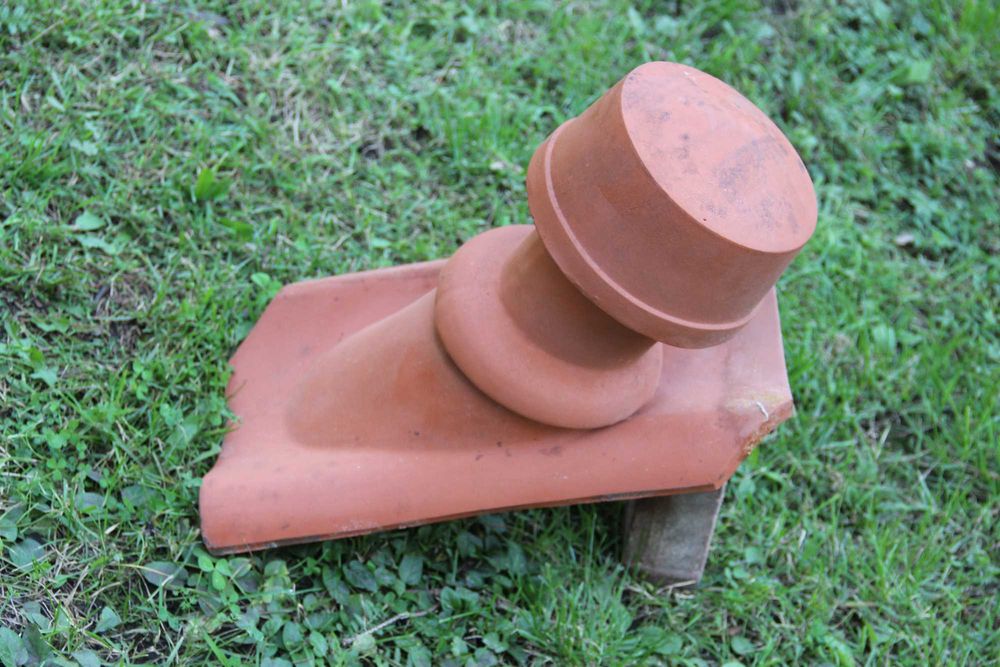 Kominek wentylacyjny, ceramiczny.