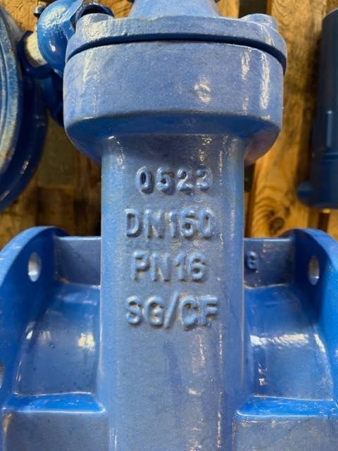 zasuwa DN 150  ze sternikiem elektronicznym przepływu