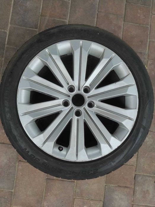 Шини з дисками на Volkswagen Passat 235x45xR18 98W STRIAL UHP