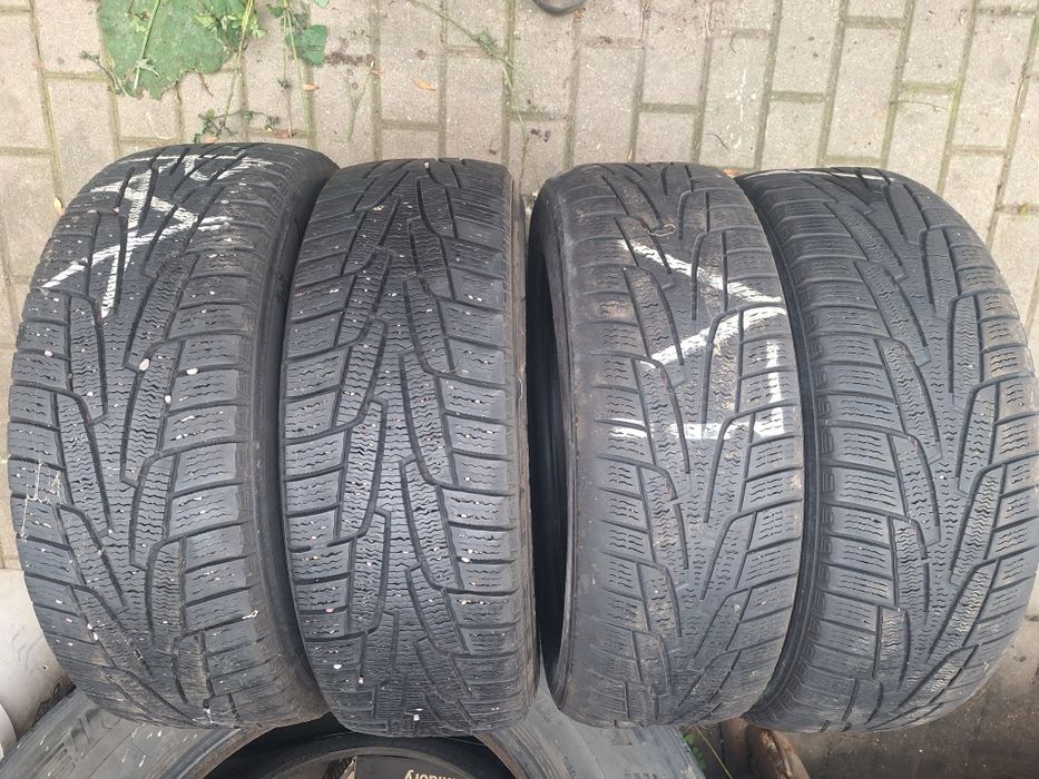 Opony zimowe Kuhmo 215/60/17komplet